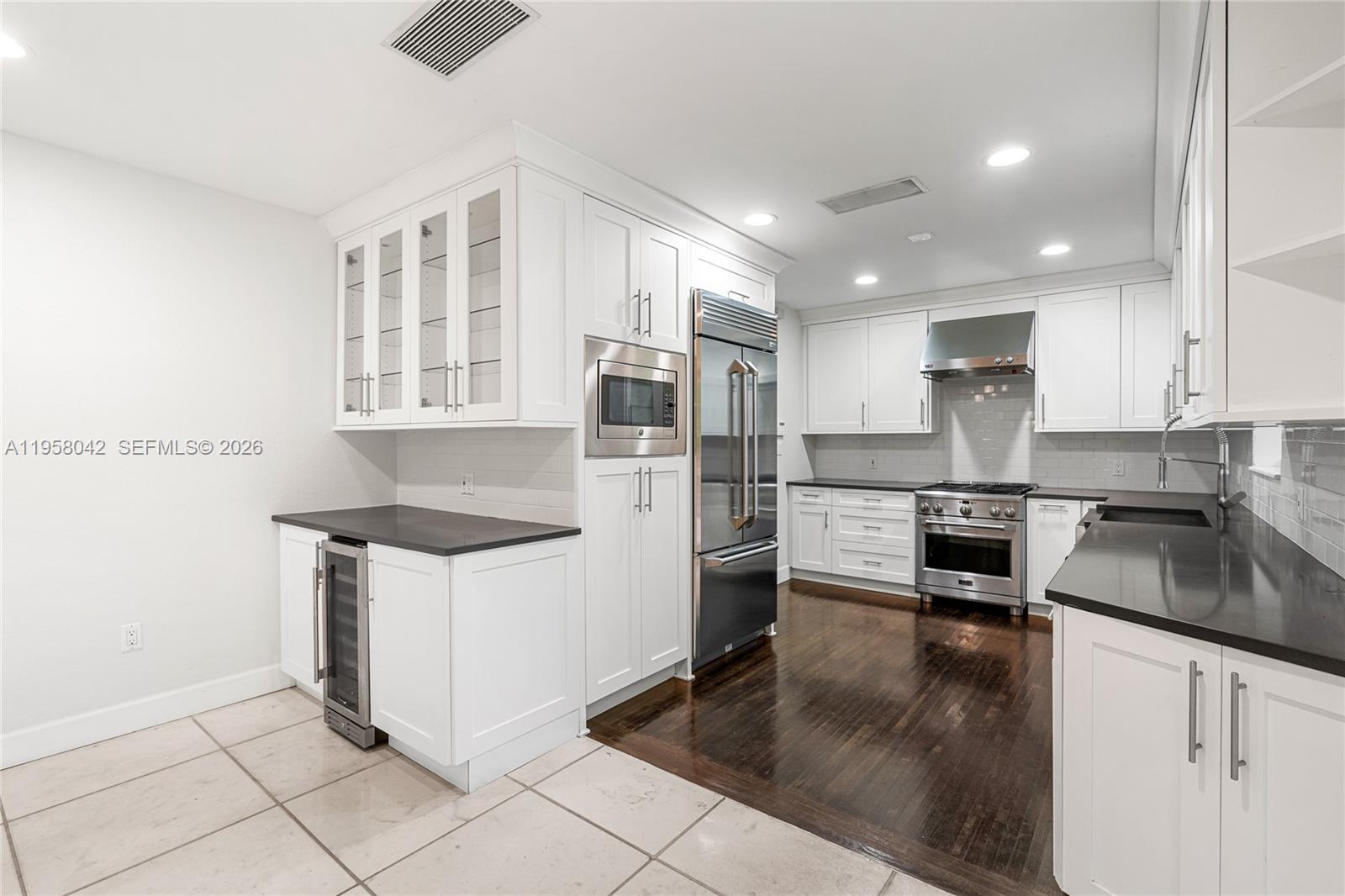 3505 Crystal View Court Miami, FL 33133 - Photo 11 of 53