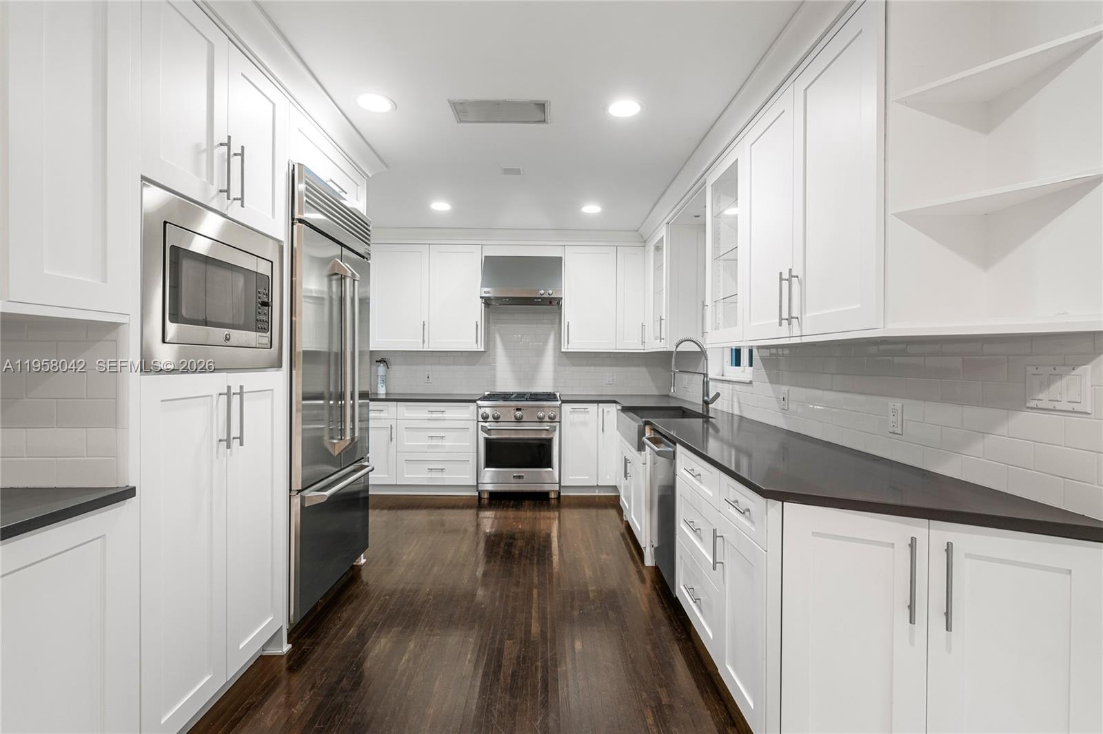 3505 Crystal View Court Miami, FL 33133 - Photo 10 of 53