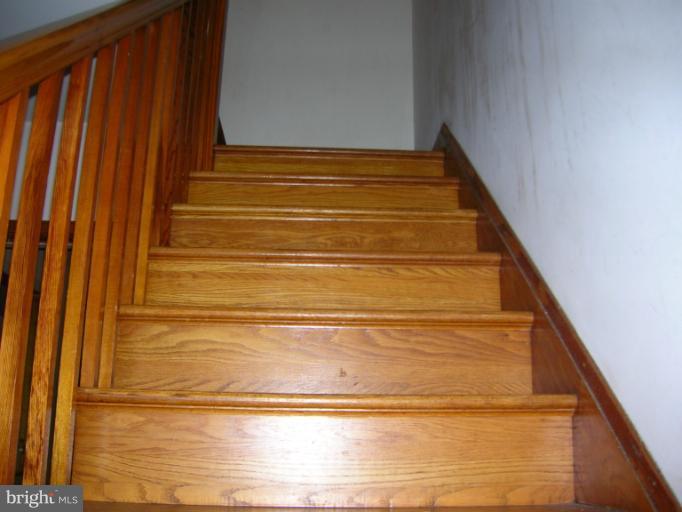 3703 Ridgecroft Road Baltimore, MD 21206 - Photo 2 of 18 Stairs2