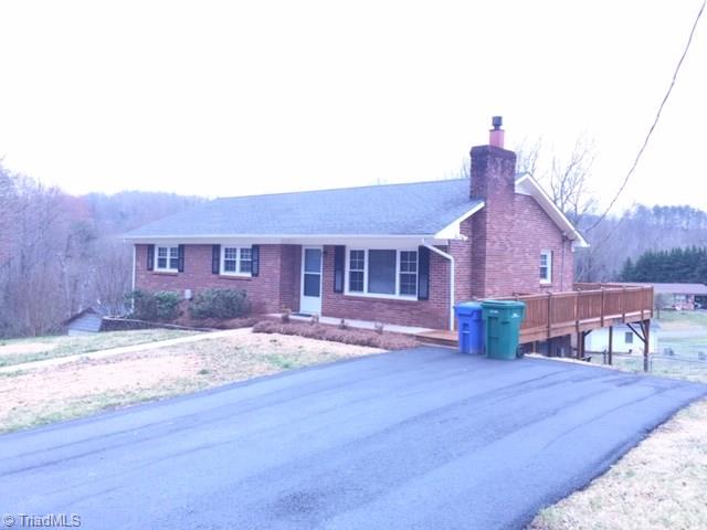 140 Ridge Street Jonesville, NC 28642 - Photo 4 of 12 Gallery Image 4