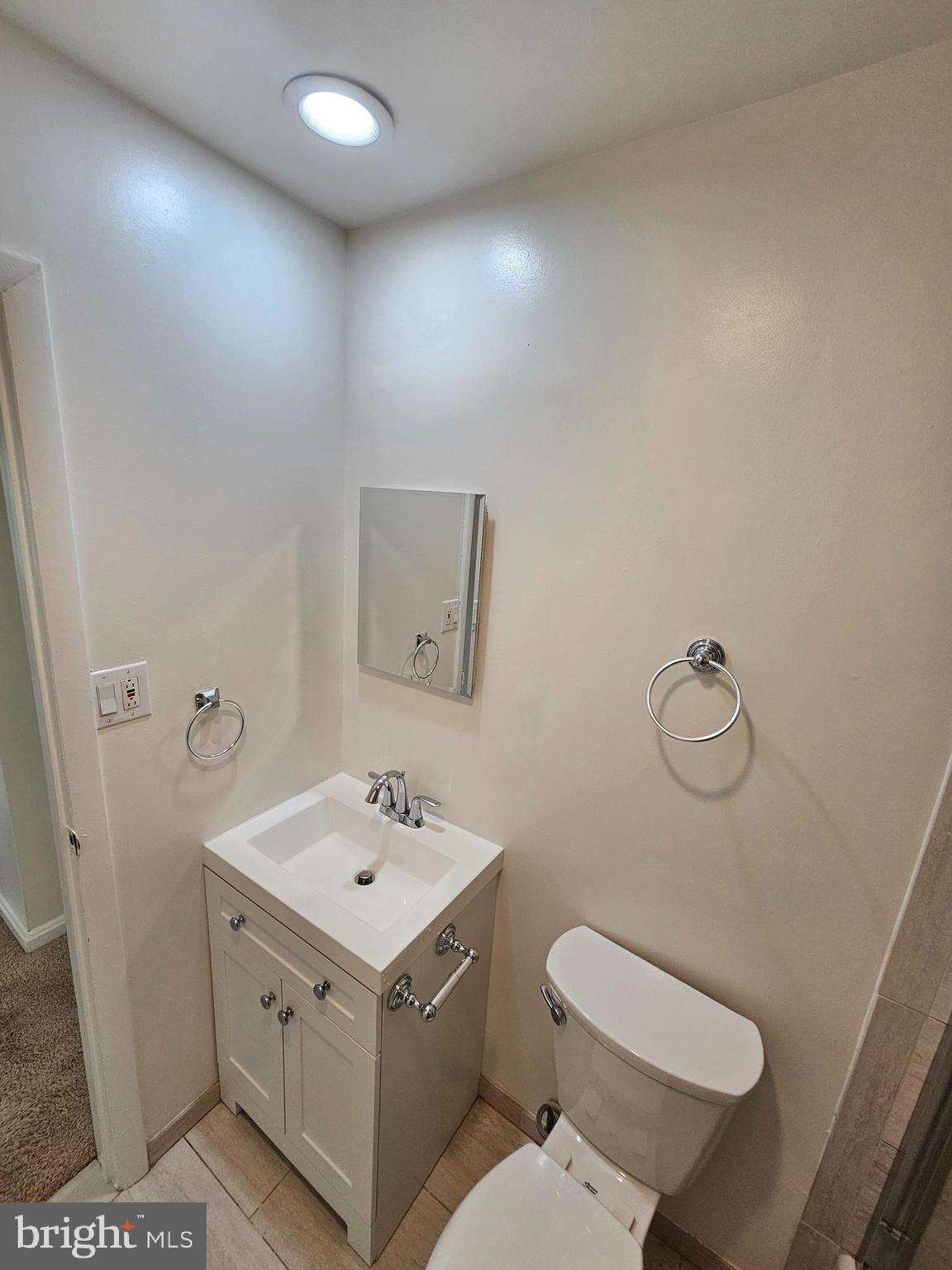 603 Pinewood Road Rockville, MD 20850 - Photo 16 of 32 Hall Bathroom