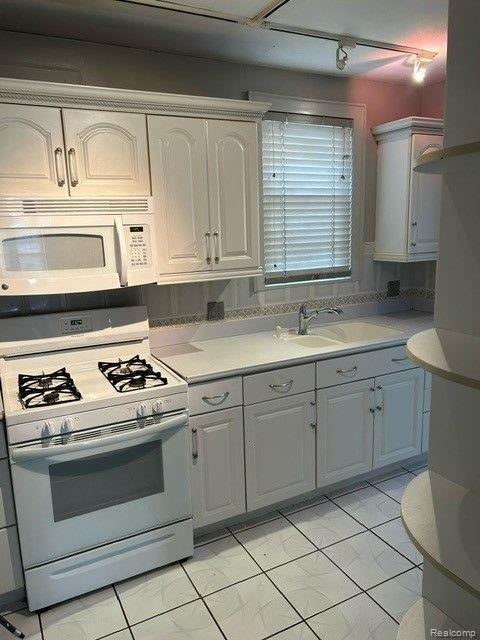 131 Chippewa Road Pontiac, MI 48341 - Photo 8 of 34