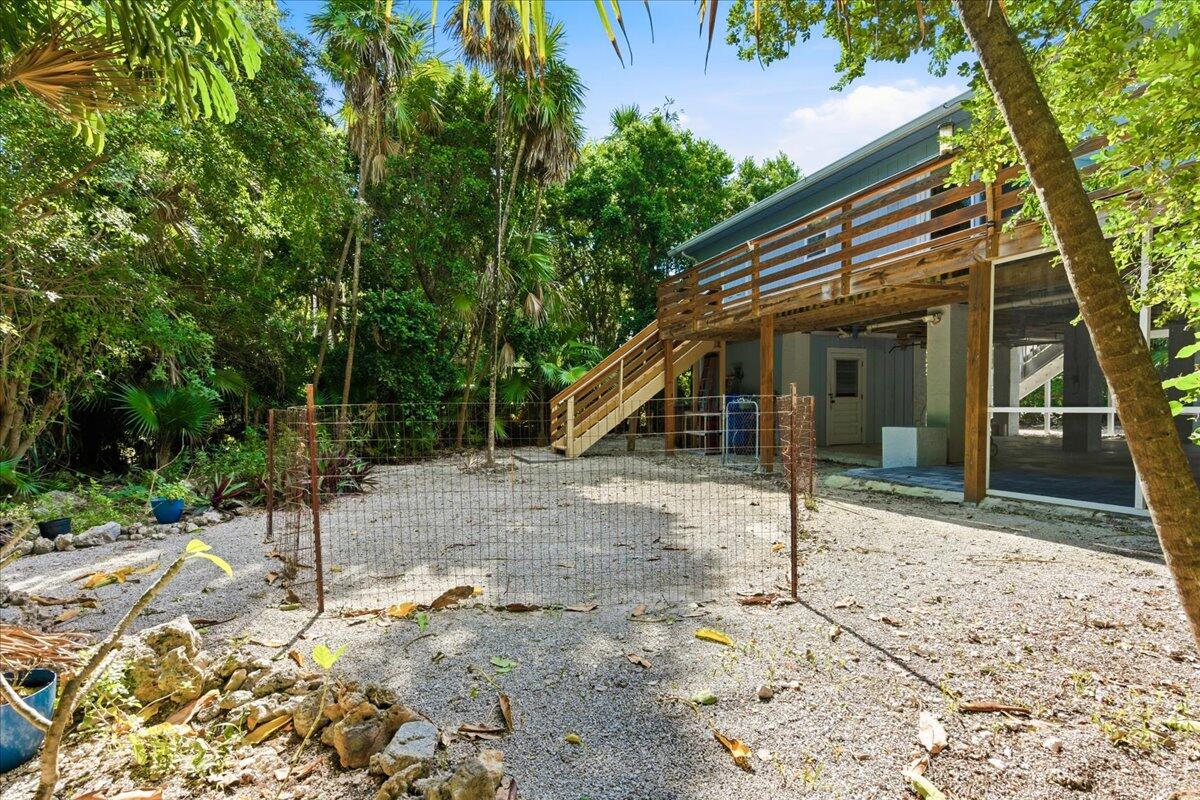 22 Stirrup Key Road Marathon, FL 33050 - Photo 31 of 48 PRIVATE LOT- ROOM FOR A POOL