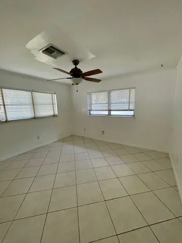 a view of a livingroom with furniture and a ceiling fan