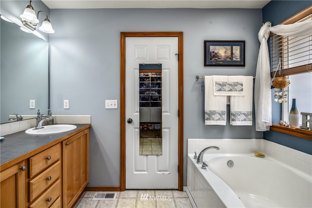 320 Shadow Place Southeast Renton, WA 98059 - Photo 16 of 27