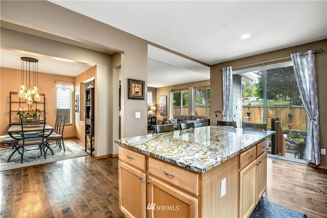 320 Shadow Place Southeast Renton, WA 98059 - Photo 8 of 27