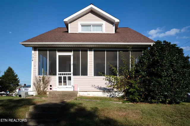 $299,900 | 304 West Lincoln Road, Alcoa, TN 37701