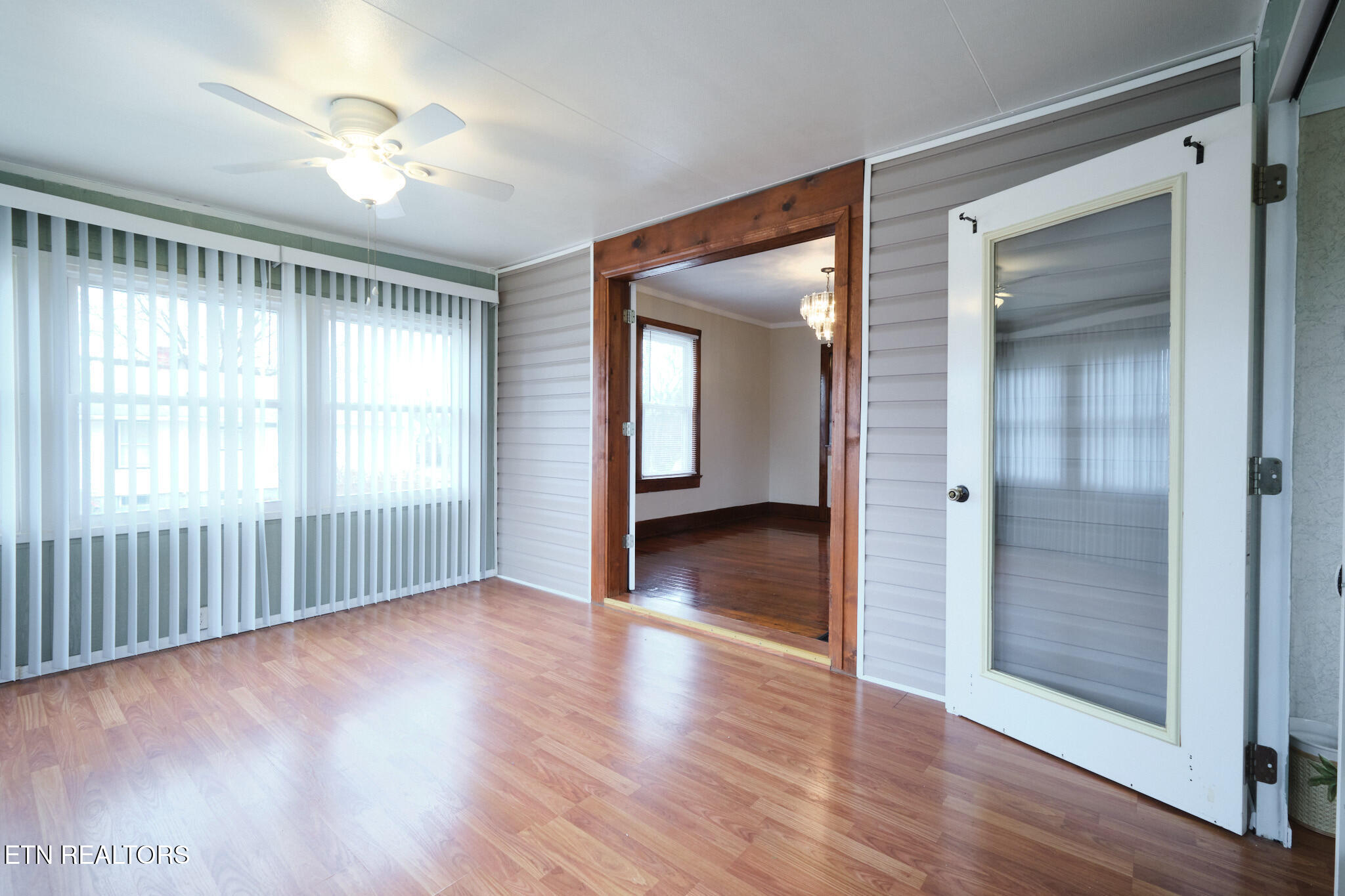 304 West Lincoln Road Alcoa, TN 37701 - Photo 14 of 22 304 W. Lincoln Rd Alcoa, TN 15 Sunroom o