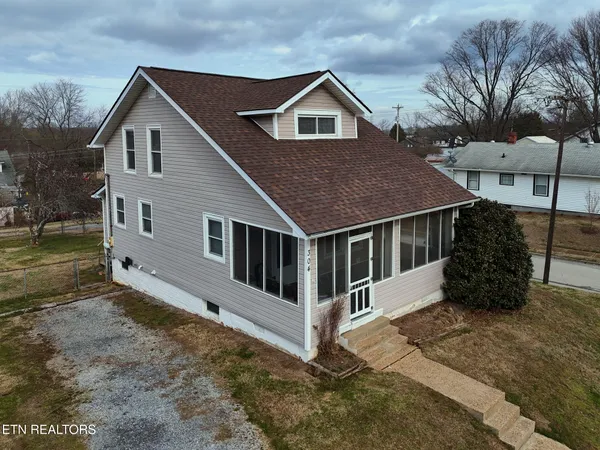 $299,900 | 304 West Lincoln Road, Alcoa, TN 37701