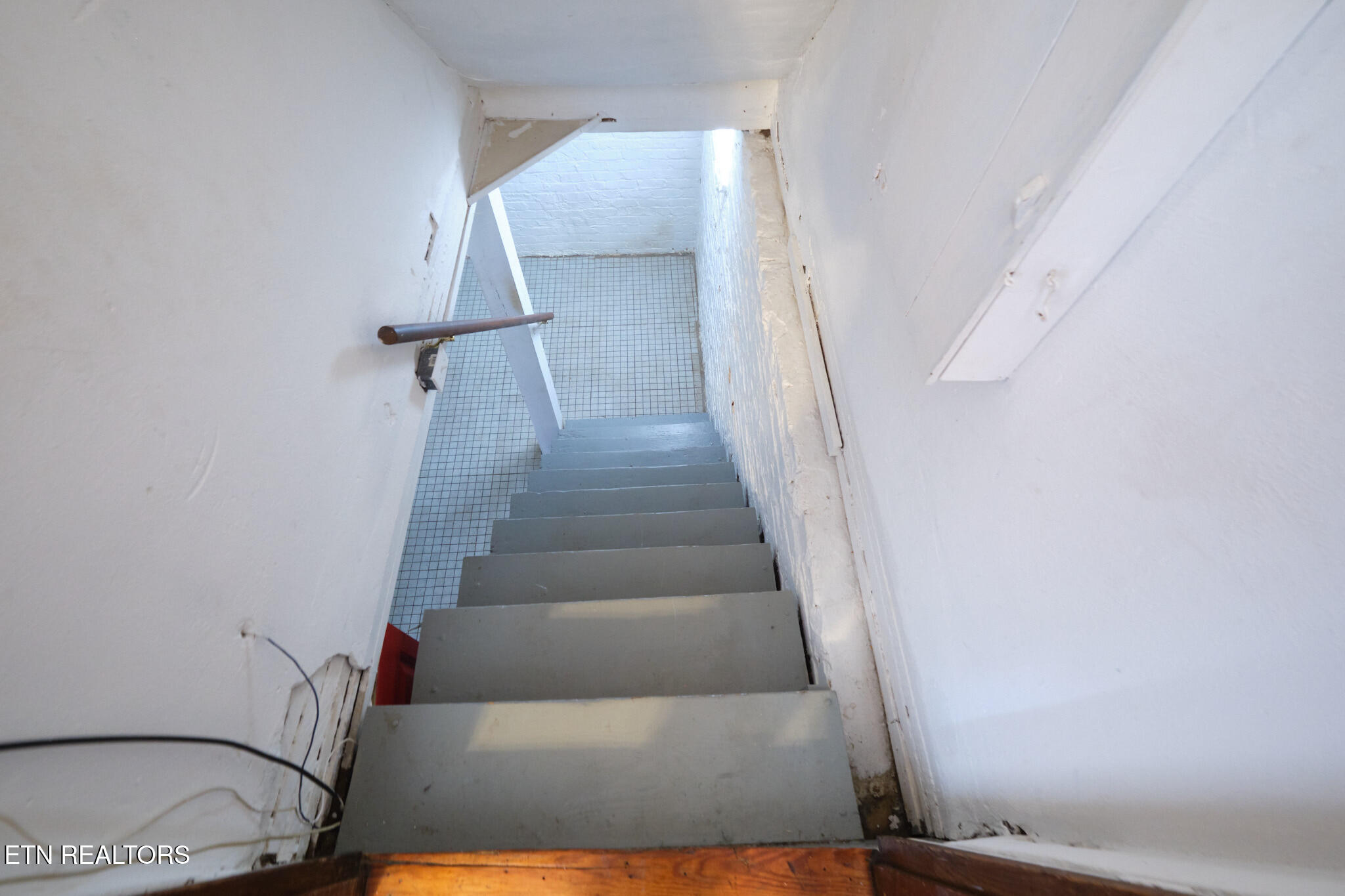 304 West Lincoln Road Alcoa, TN 37701 - Photo 21 of 22 304 W. Lincoln Rd Alcoa, TN 22 Stairs to