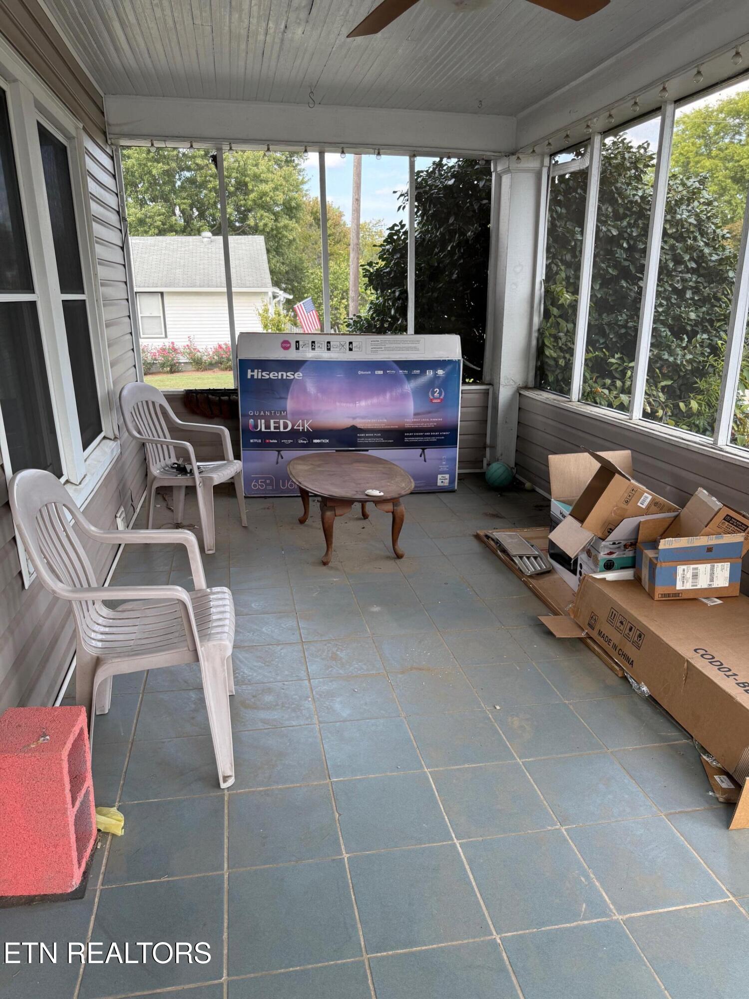 304 West Lincoln Road Alcoa, TN 37701 - Photo 3 of 55 Front porch