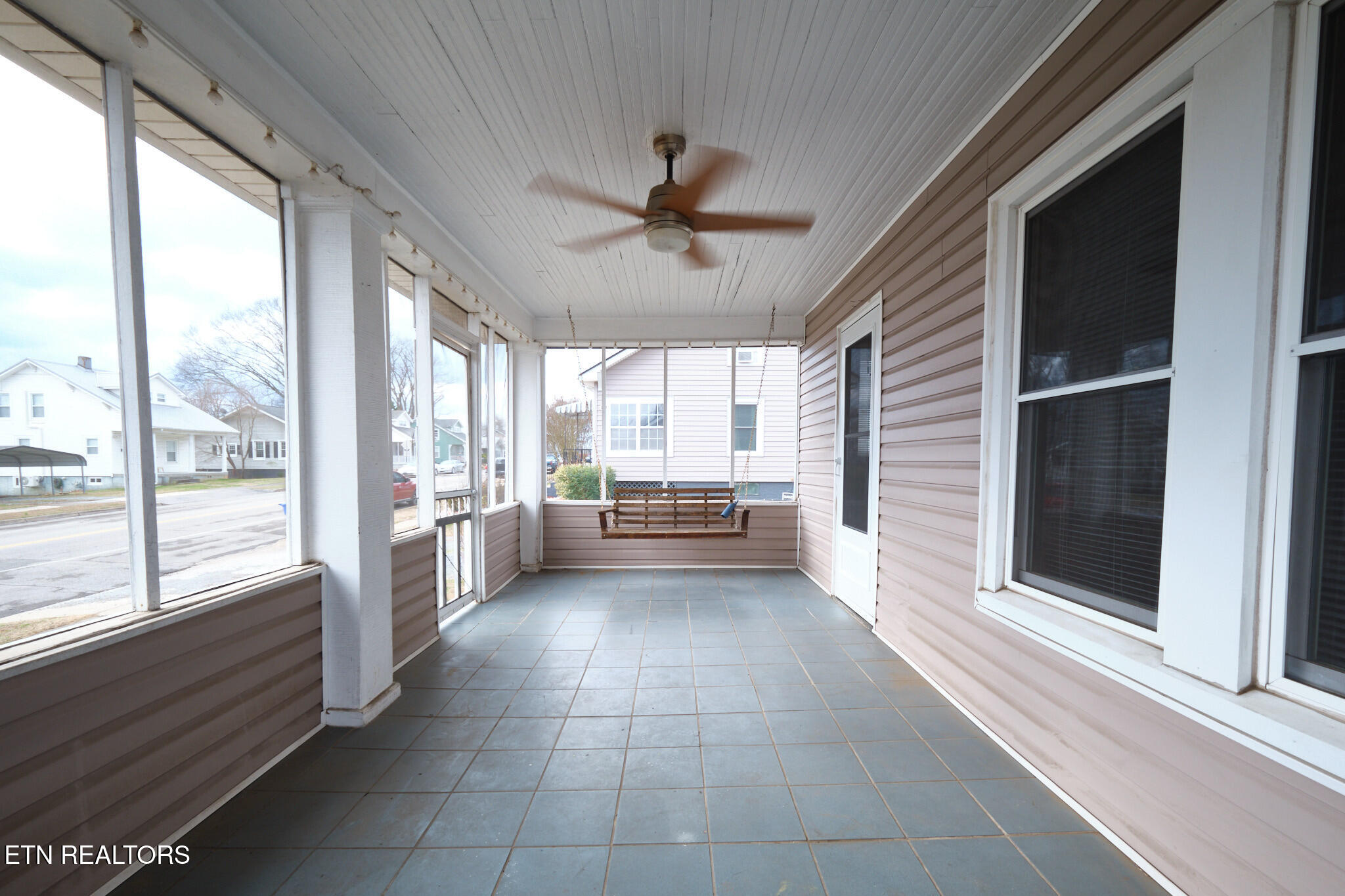 304 West Lincoln Road Alcoa, TN 37701 - Photo 4 of 22 304 W. Lincoln Rd Alcoa, TN 3 porch