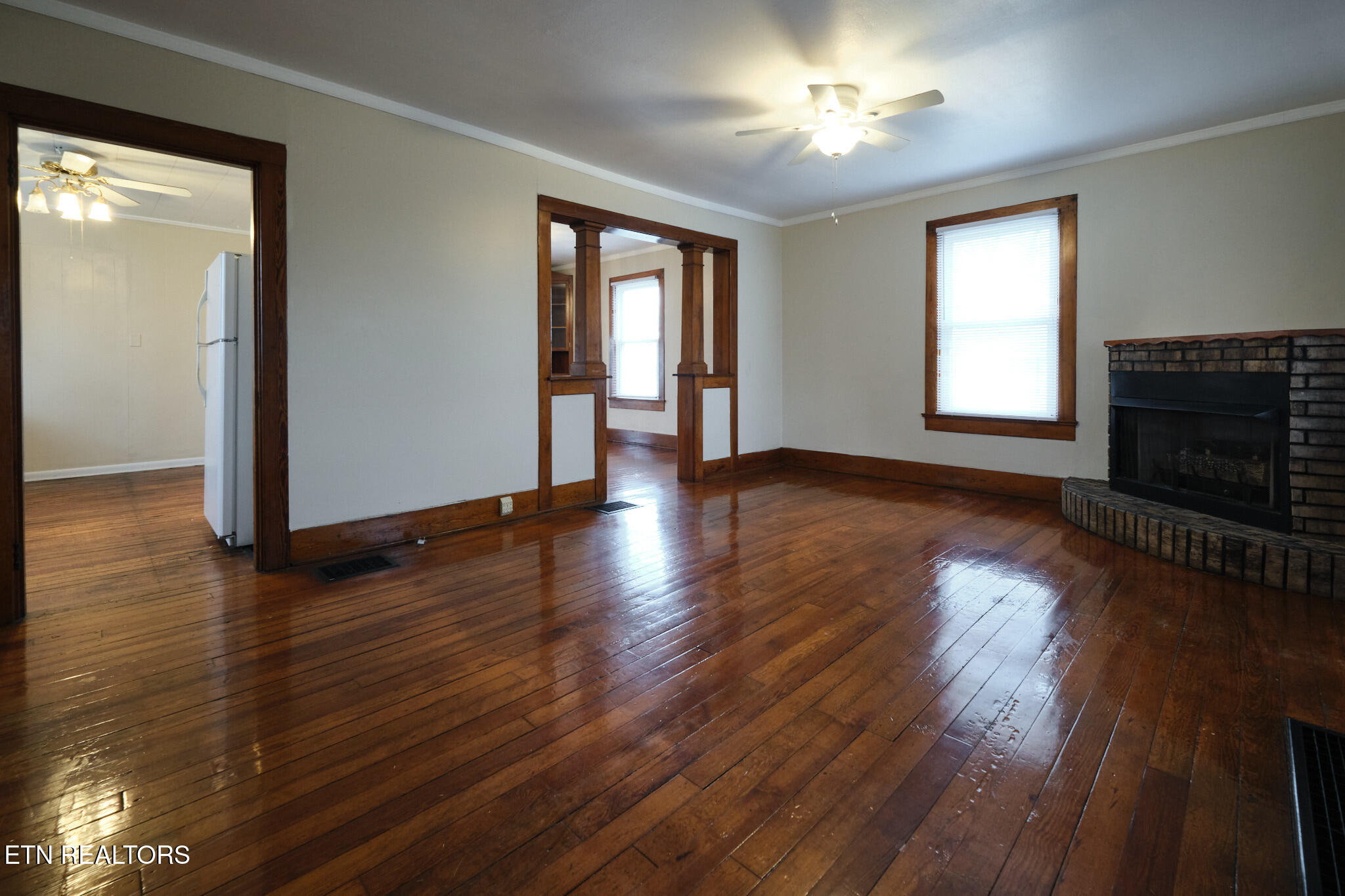304 West Lincoln Road Alcoa, TN 37701 - Photo 6 of 22 304 W. Lincoln Rd Alcoa, TN 5 Living Roo