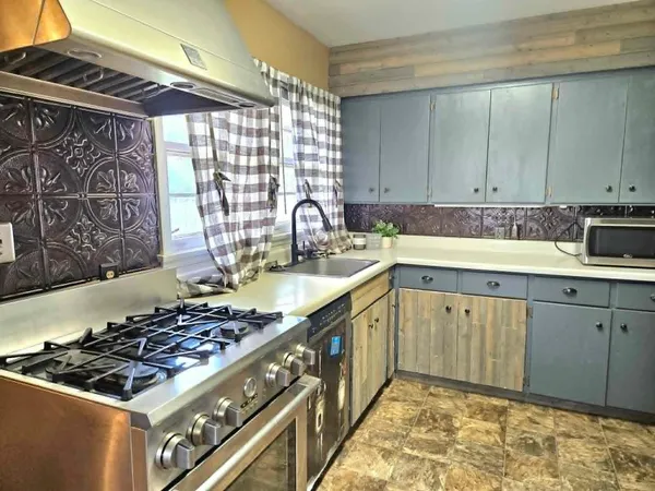 $165,000 | 308 Maple Avenue South, Thief River Falls, MN 56701