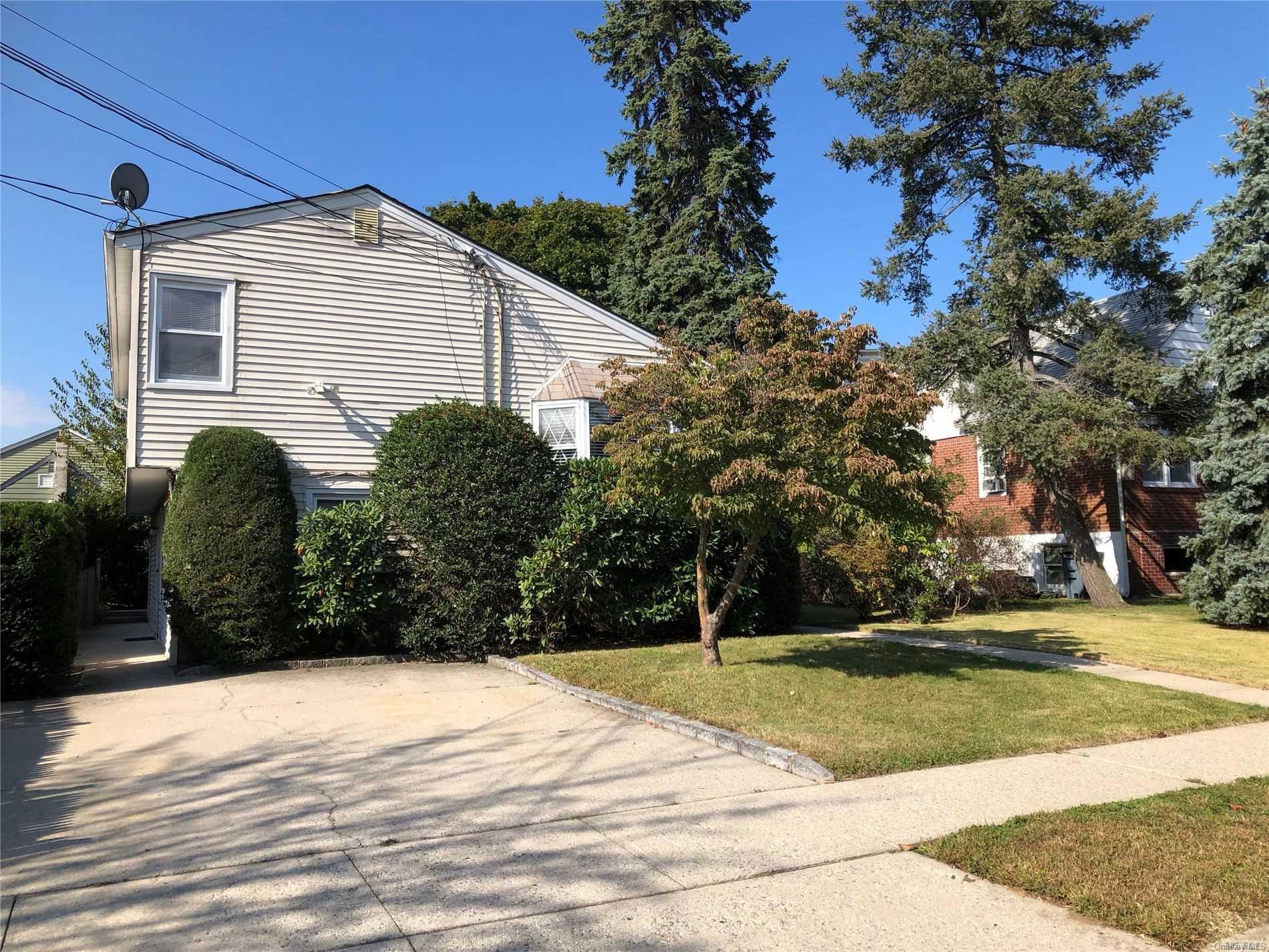 21 Boxwood Road Port Washington, NY 11050 - Photo 1 of 1 Gallery Image 1