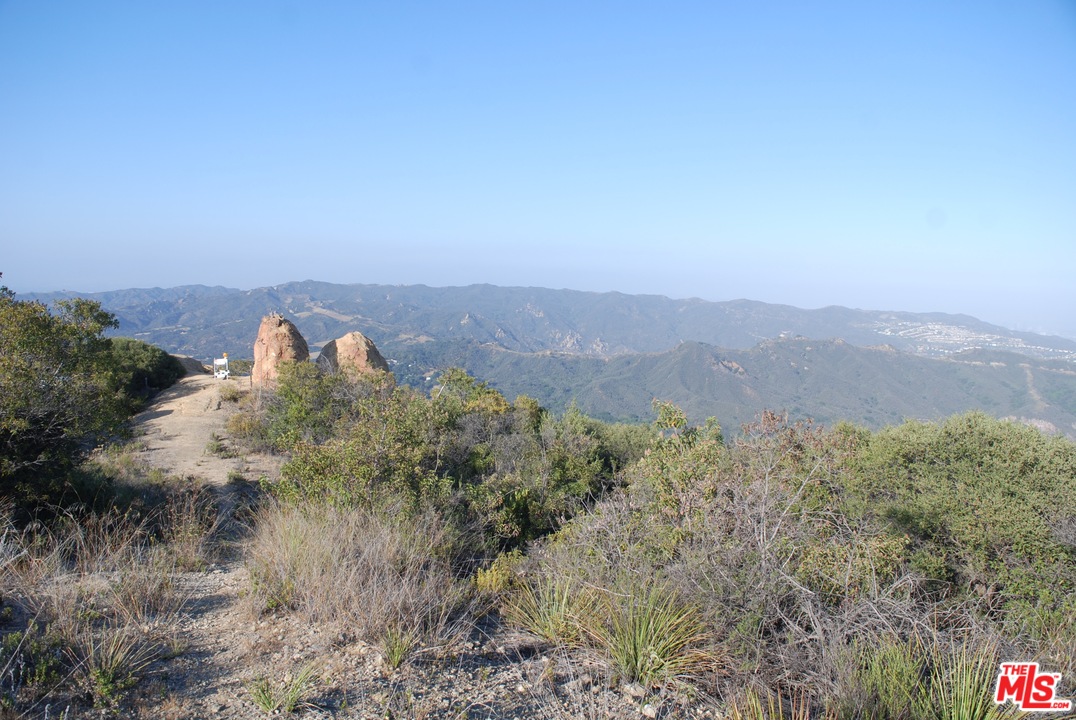38 Saddle Peak Road Topanga, CA 90290 - Photo 11 of 32