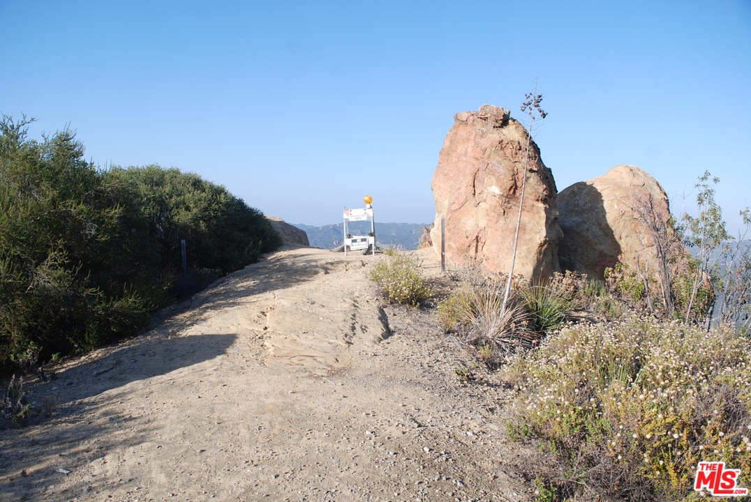 38 Saddle Peak Road Topanga, CA 90290 - Photo 13 of 32