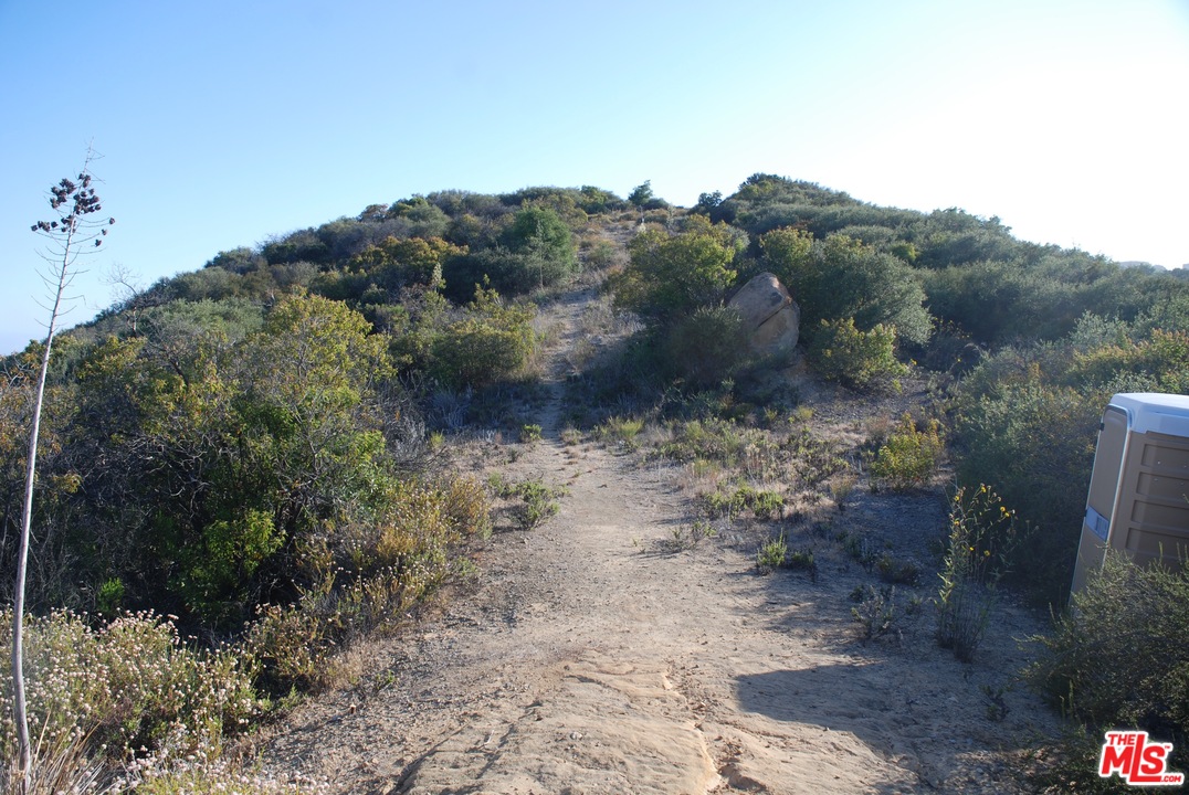 38 Saddle Peak Road Topanga, CA 90290 - Photo 14 of 32