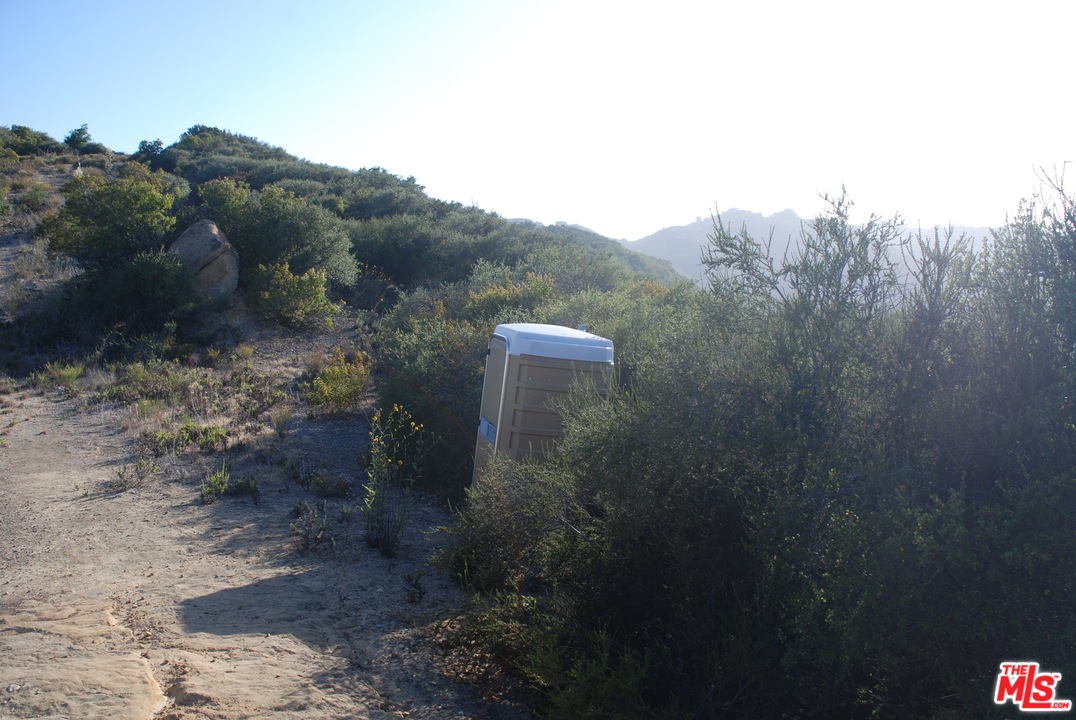 38 Saddle Peak Road Topanga, CA 90290 - Photo 16 of 32