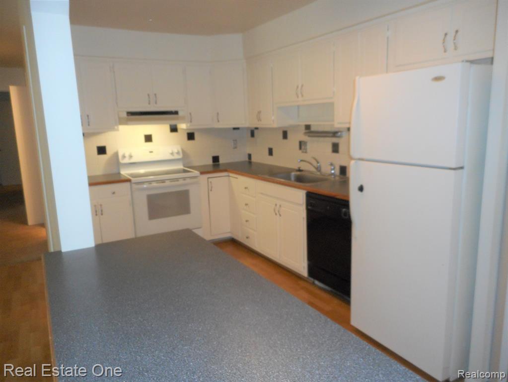 2005 Klingensmith Road, Unit 61 Bloomfield Hills, MI 48302 - Photo 4 of 28