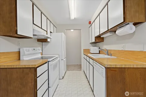 $359,000 | 11006 Northeast 68th Street, Unit 819, Kirkland, WA 98033