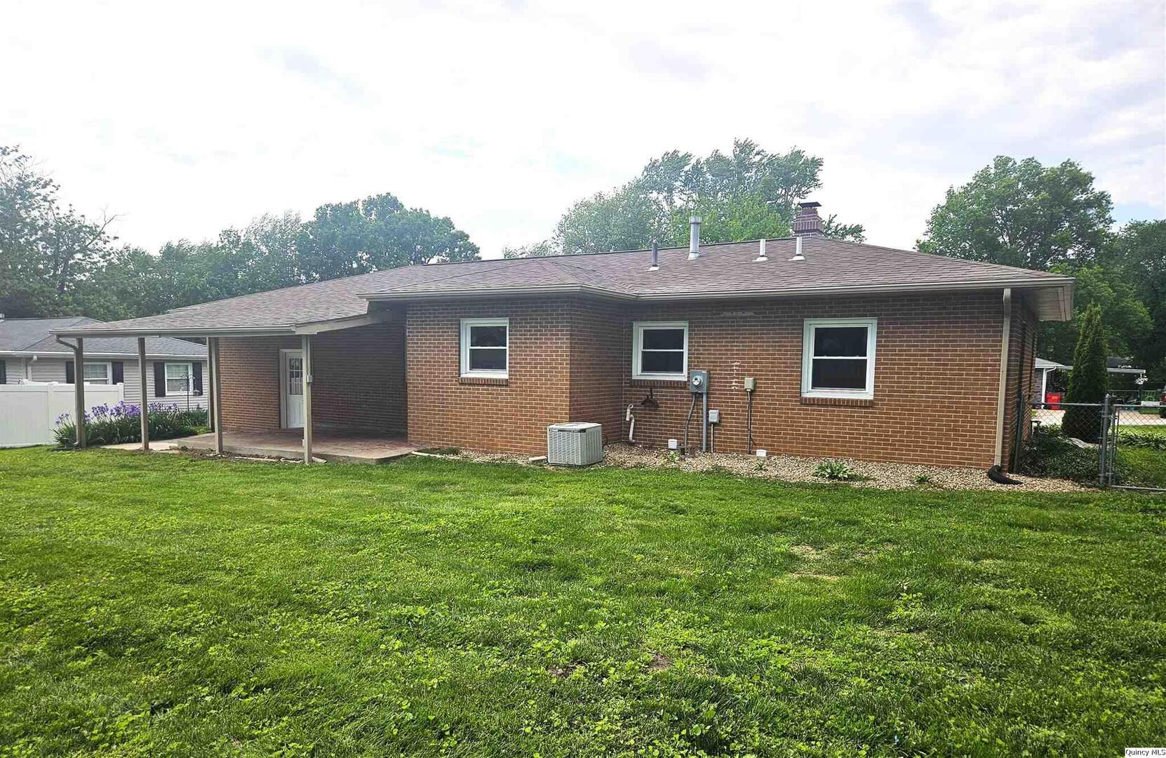 5128 Ri-Dora Street Quincy, IL 62305 - Photo 2 of 31