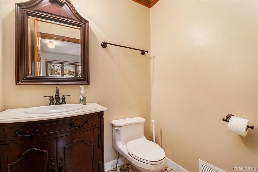 26032 Steele Road Farmington Hills, MI 48331 - Photo 20 of 38