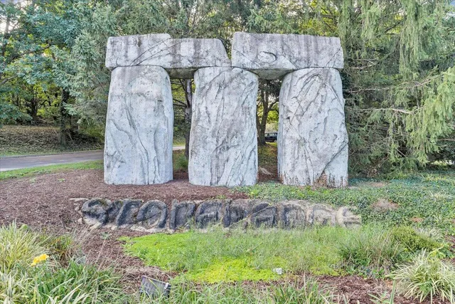 $1,900 | 3537 Londonderry Lane, Roanoke, VA 24018