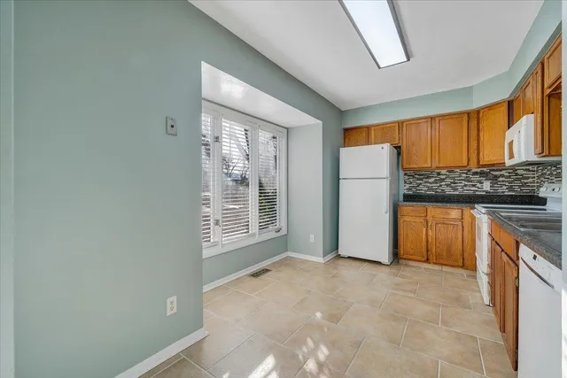 $1,900 | 3537 Londonderry Lane, Roanoke, VA 24018