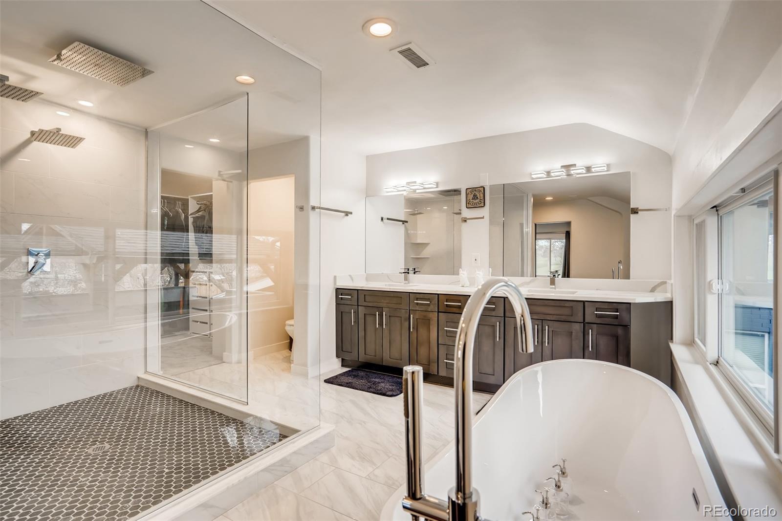 2551 York Street Denver, CO 80205 - Photo 17 of 36