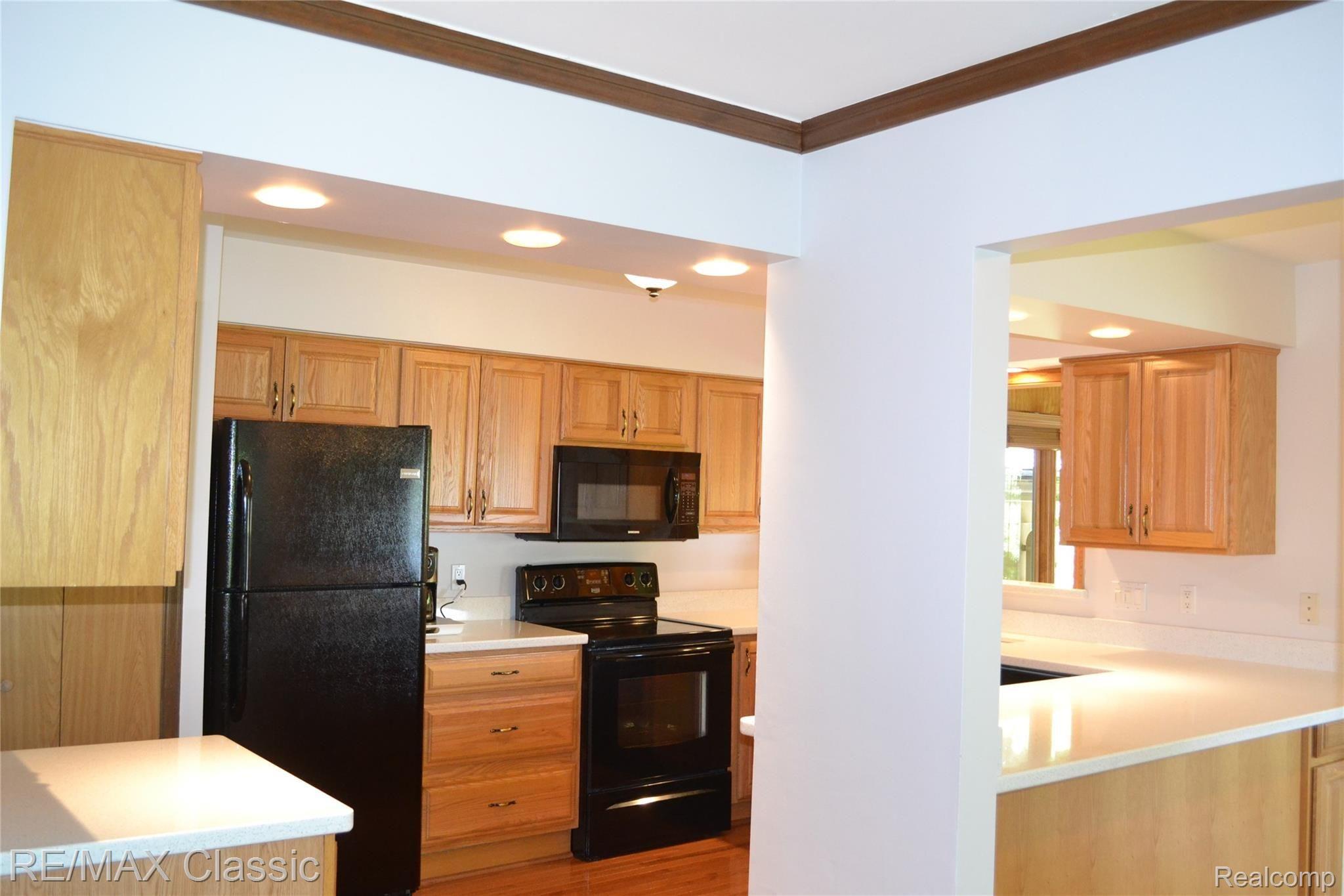 4443 Ravinewood Drive Commerce Township, MI 48382 - Photo 12 of 46 Kitchen