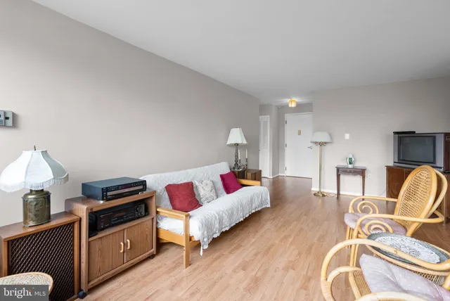 $249,999 | 10401 Grosvenor Place, Unit 413, Rockville, MD 20852