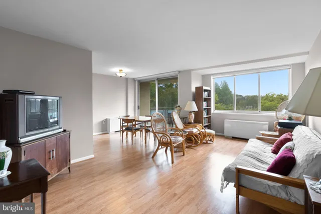 $249,999 | 10401 Grosvenor Place, Unit 413, Rockville, MD 20852