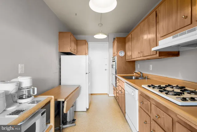 $249,999 | 10401 Grosvenor Place, Unit 413, Rockville, MD 20852