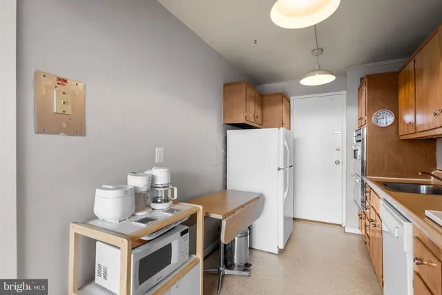 $249,999 | 10401 Grosvenor Place, Unit 413, Rockville, MD 20852