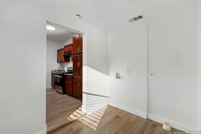 $1,750 | 200 Frost Street, San Antonio, TX 78201