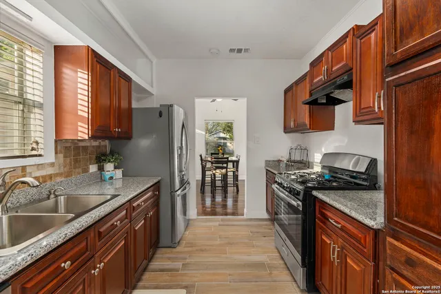 $1,750 | 200 Frost Street, San Antonio, TX 78201