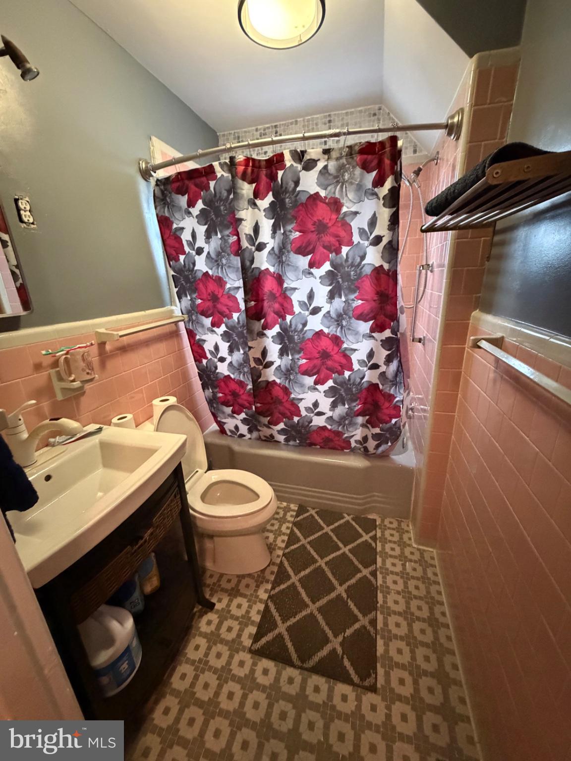 1235 South Blue Ridge Avenue Culpeper, VA 22701 - Photo 7 of 20 Charming vintage bathroom retreat.