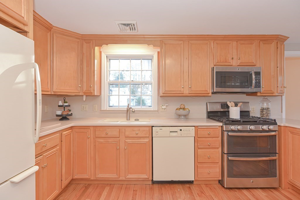 196 Alder Road Westwood, MA 02090 - Photo 8 of 42 Gallery Image 8