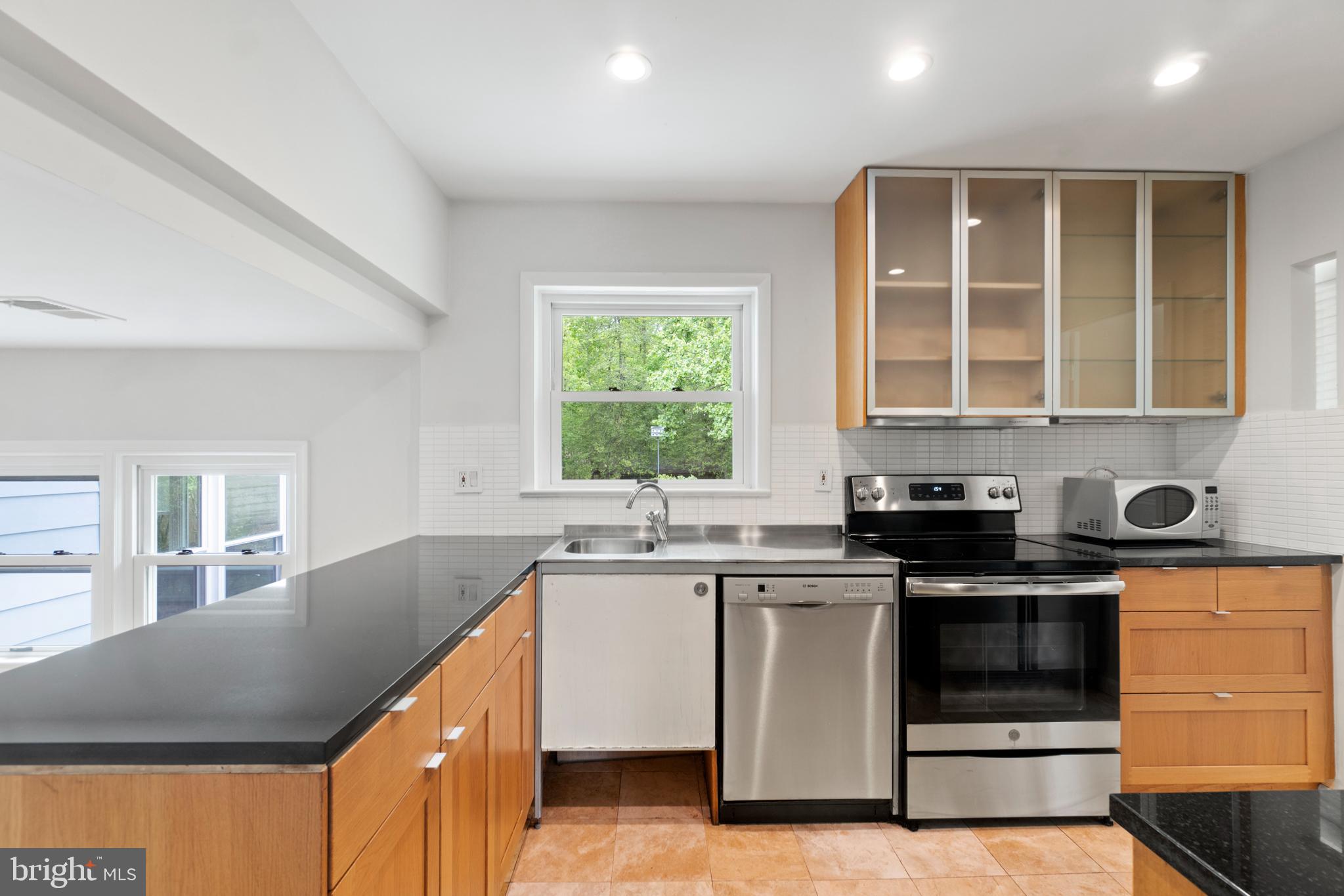 2293 Stratton Drive Potomac, MD 20854 - Photo 17 of 60