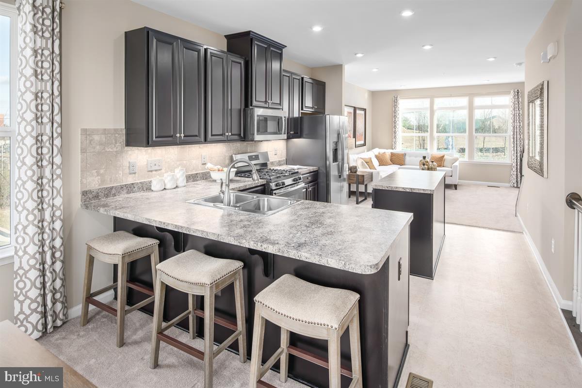 3114 Potters Hill Road Hanover, MD 21076 - Photo 5 of 31 PLENTY OF COUNTER SPACE AND BREAKFAST AREA