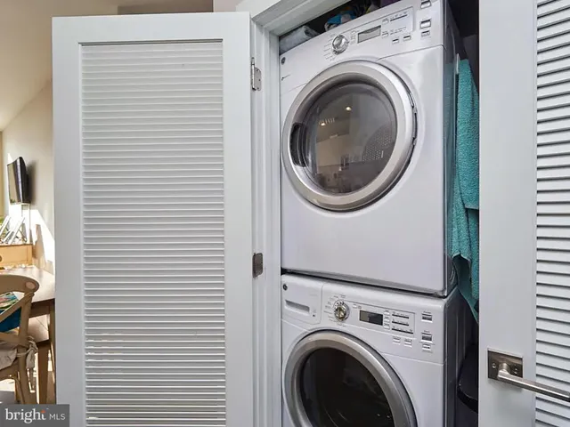 a close up view of a washer and dryer