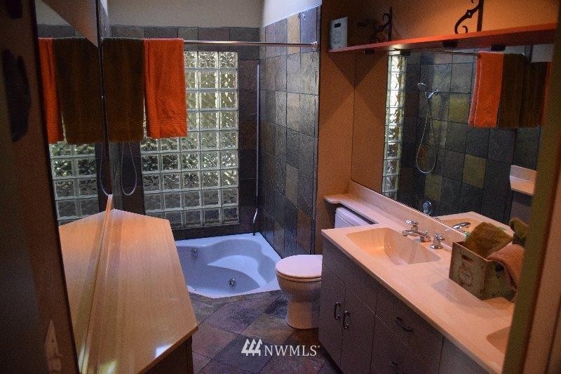 324 Earlington Avenue Southwest Renton, WA 98057 - Photo 11 of 17 Gallery Image 11