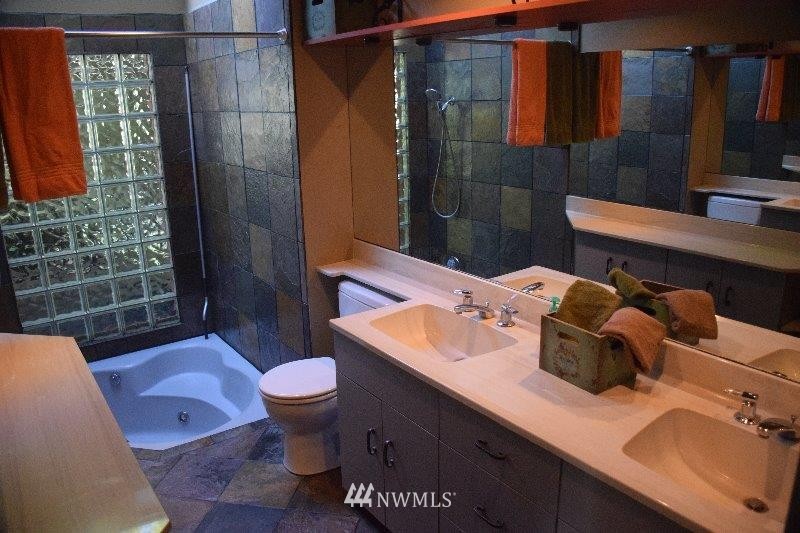 324 Earlington Avenue Southwest Renton, WA 98057 - Photo 12 of 17 Gallery Image 12