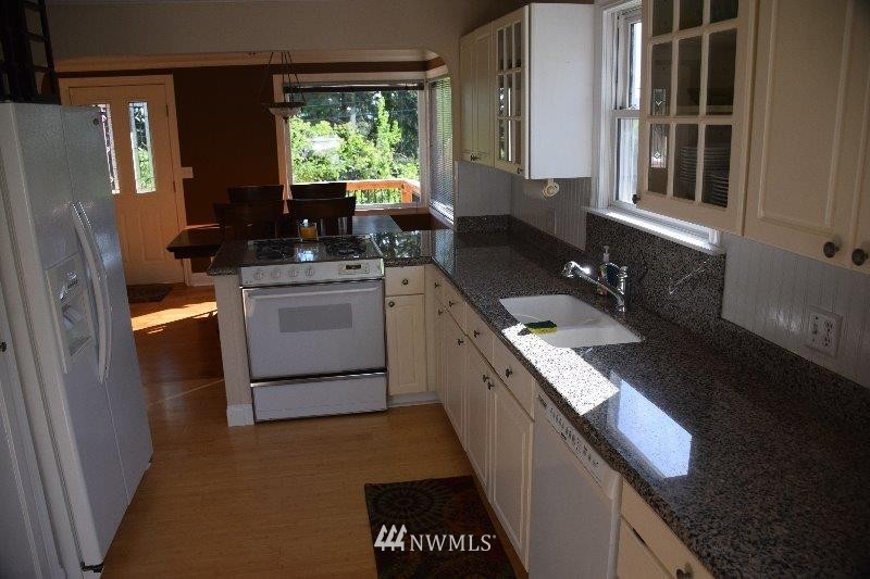324 Earlington Avenue Southwest Renton, WA 98057 - Photo 9 of 17 Gallery Image 9
