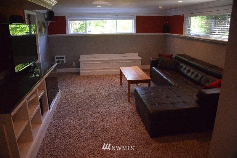 324 Earlington Avenue Southwest Renton, WA 98057 - Photo 10 of 17 Gallery Image 10