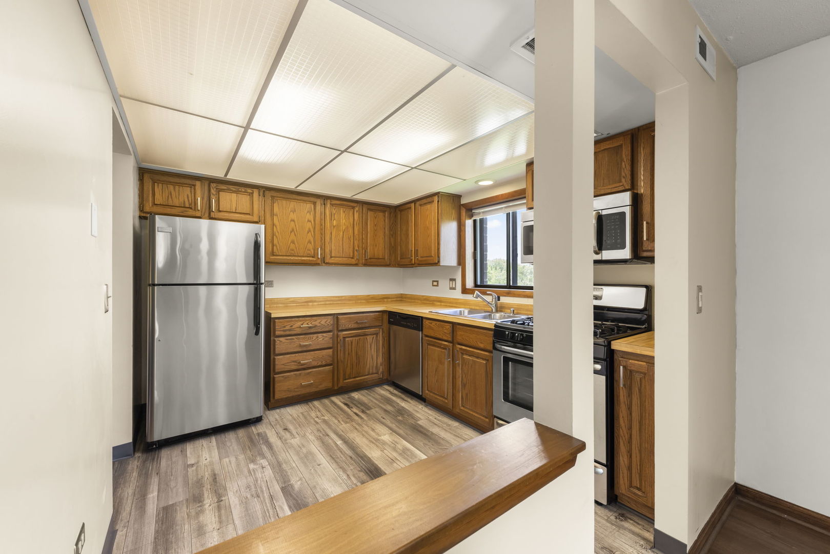 1233 Chalet Road, Unit 300 Naperville, IL 60563 - Photo 5 of 28 Gallery Image 5