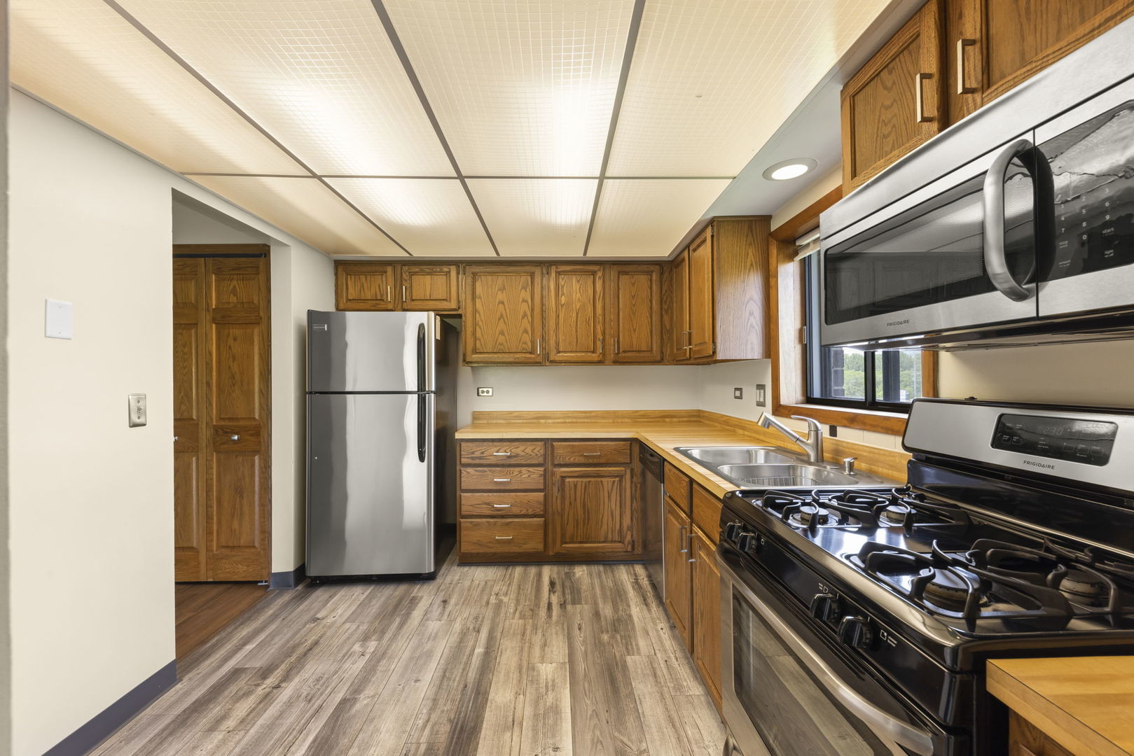1233 Chalet Road, Unit 300 Naperville, IL 60563 - Photo 6 of 28 Gallery Image 6
