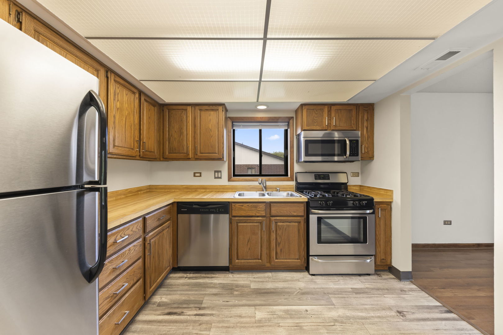 1233 Chalet Road, Unit 300 Naperville, IL 60563 - Photo 8 of 28 Gallery Image 8