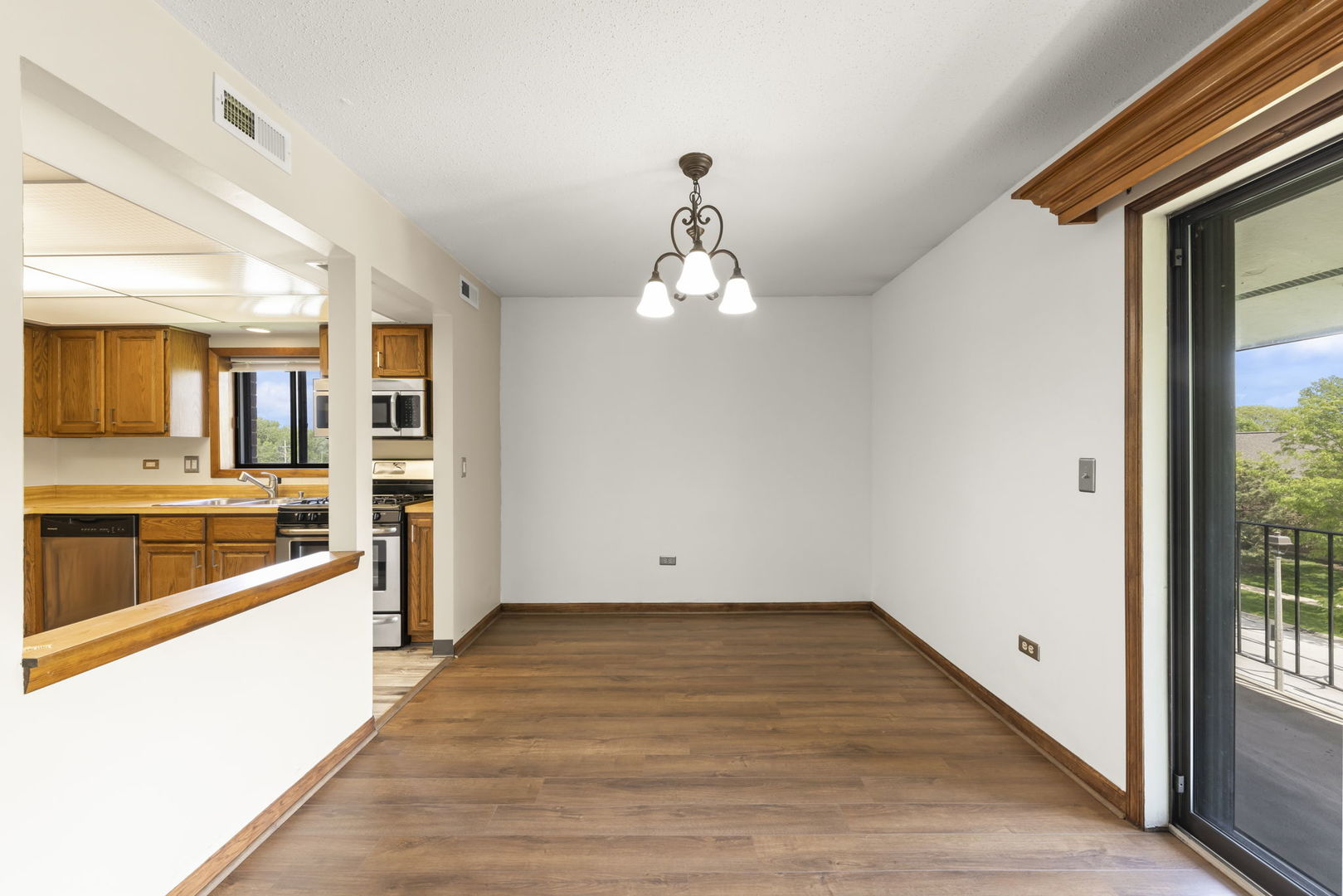 1233 Chalet Road, Unit 300 Naperville, IL 60563 - Photo 9 of 28 Gallery Image 9